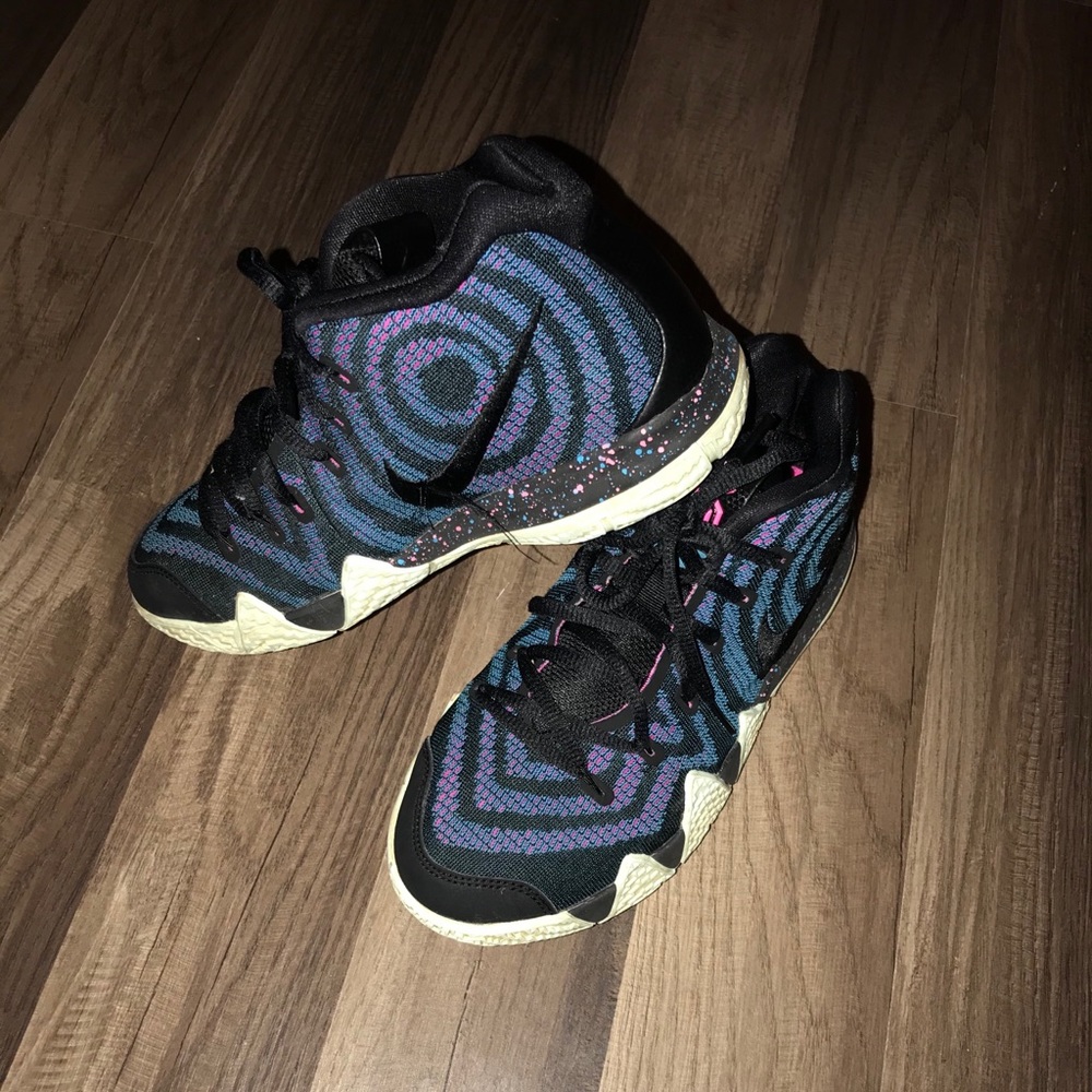 Boy’s Nike Kyrie 4 80’s Shoes